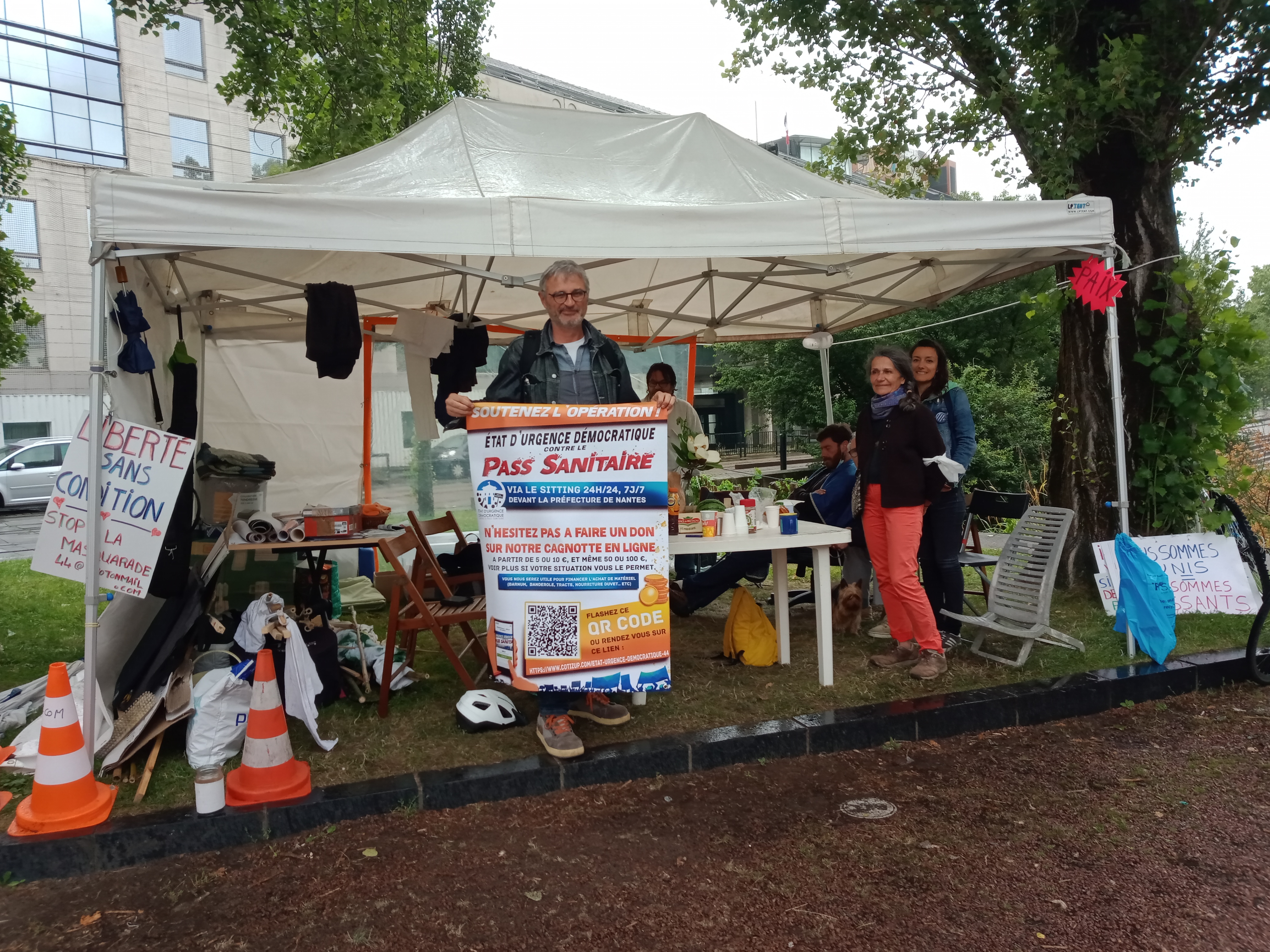 Le sit-in des anti-pass sanitaire devant la Préfecture de Nantes